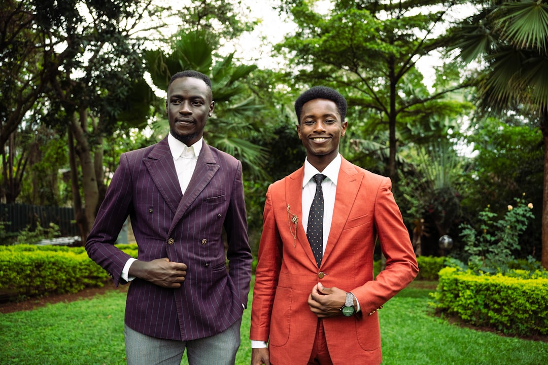 Le costume vert : guide complet pour oser la couleur en couture masculine